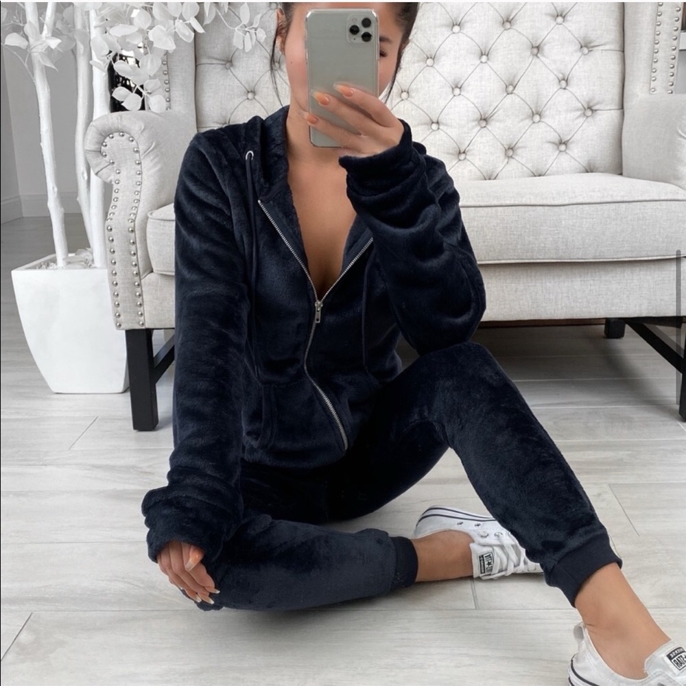 🆕LOVESTRUCK in Navy